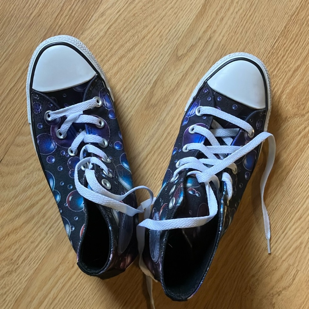 Converse high top women’s tennis sz 7.5 bubble pattern